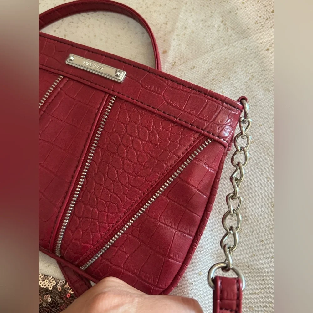 2/for $20 🪩 NINE WEST Red Croc Textured Crossbody, Chain Straps